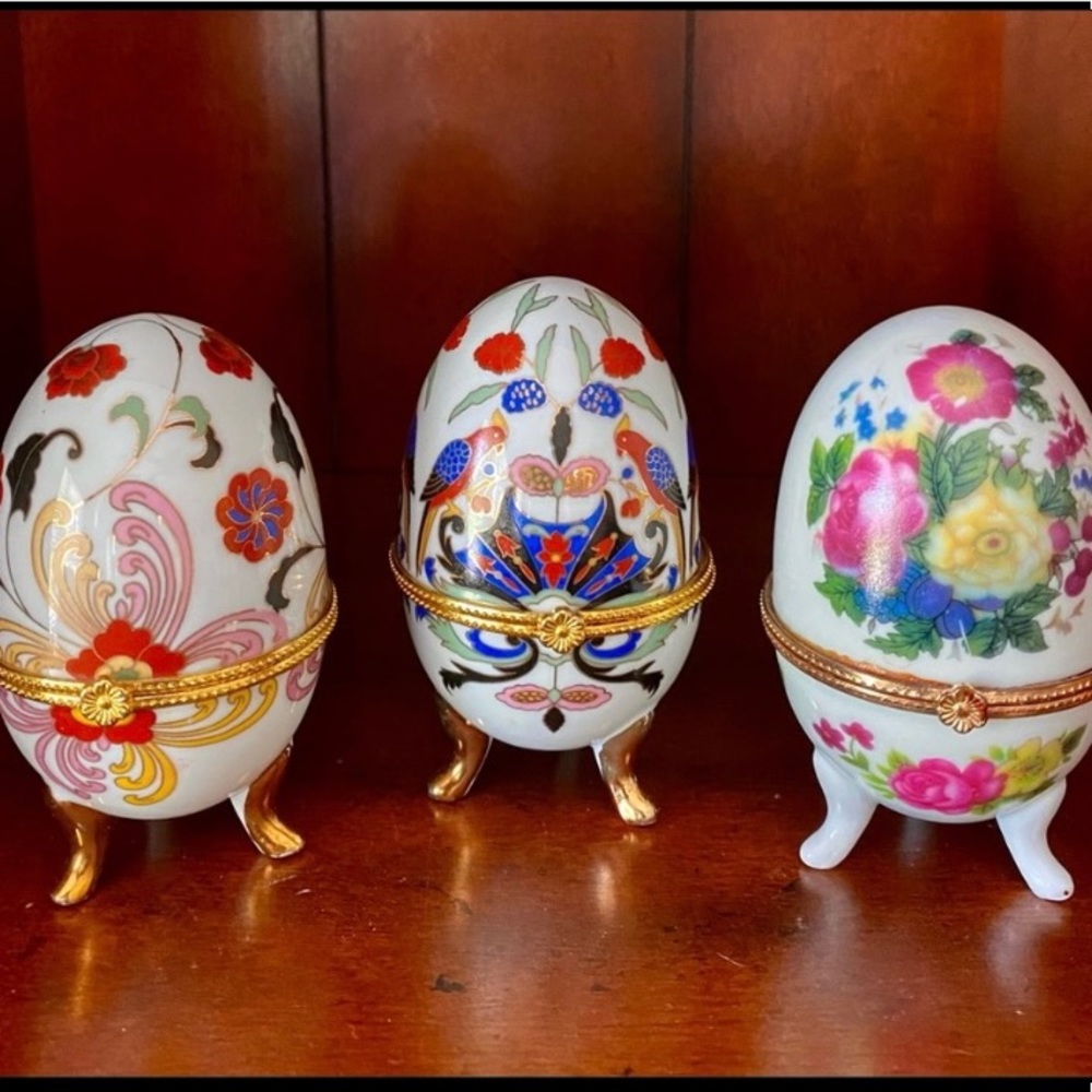 Set of 3 beautiful porcelain eggs.